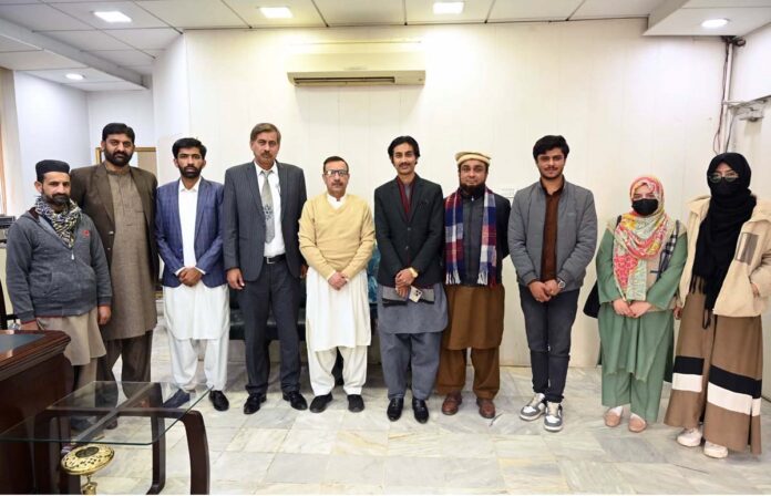 قائد اعظم یونیورسٹی کے طلبہ کے وفد کا اے پی پی ہیڈکوارٹرز کا دورہ