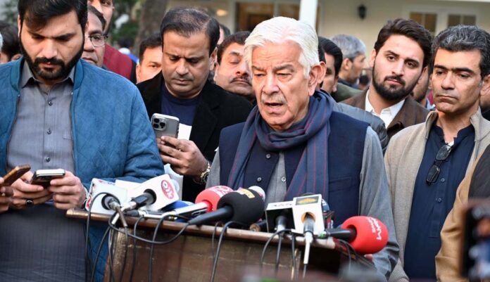 ملکی معیشت بتدریج بہتر ہوتی جا رہی ہے ، ملک ترقی و خوشحالی کی منازل طے کرتا جا رہا ہے، وزیر دفاع خواجہ محمد آصف