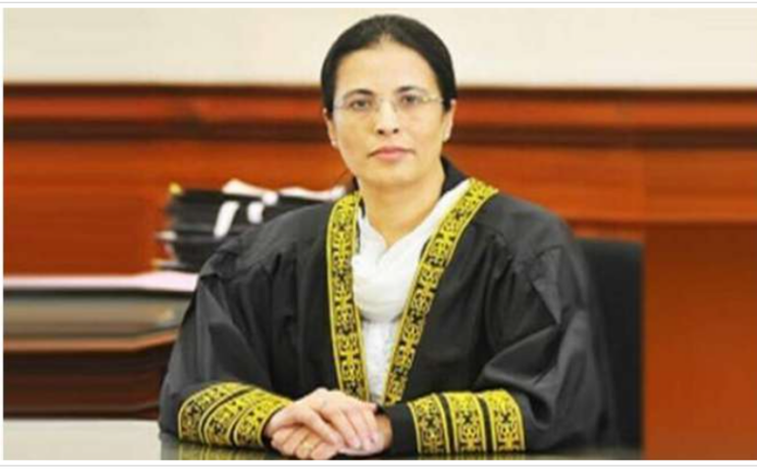پاکستان کے ہر شعبے میں خواتین کو آگے لانے کی ضرورت ہے، تعلیم صرف حق نہیں ، ترقی کی بنیاد اور مساوات کا پُل ہے، معیاری تعلیم میں اقوام کی تشکیل کی طاقت موجود ہے،جسٹس عائشہ اے ملک