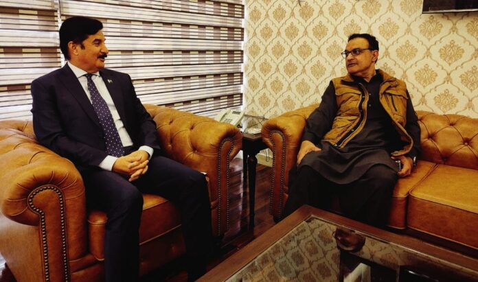 گورنر خیبرپختونخوا فیصل کریم کنڈی سے رکن قومی اسمبلی نور عالم خان کی ملاقات