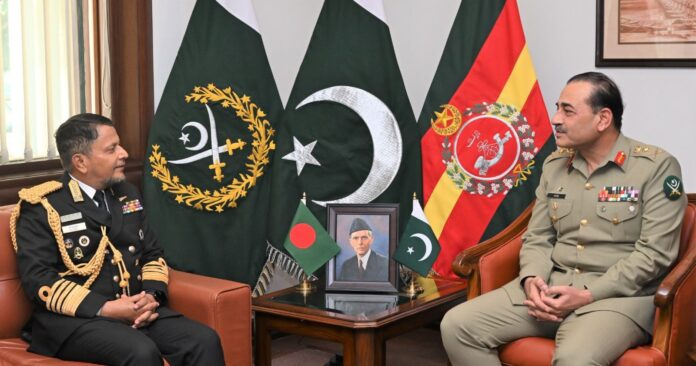 آرمی چیف جنرل سید عاصم منیر سےبنگلہ دیش بحریہ کے چیف آف نیول سٹاف ایڈمرل محمد نظم الحسن کی ملاقات