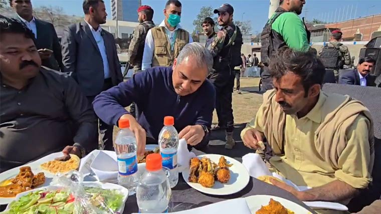 قذافی سٹیڈیم کی ریکارڈ مدت میں تکمیل،چیئرمین پی سی بی کا ورکرز کے اعزاز میں خصوصی ظہرانہ،پاک نیوزی لینڈ میچ دیکھنے کی دعوت دی
