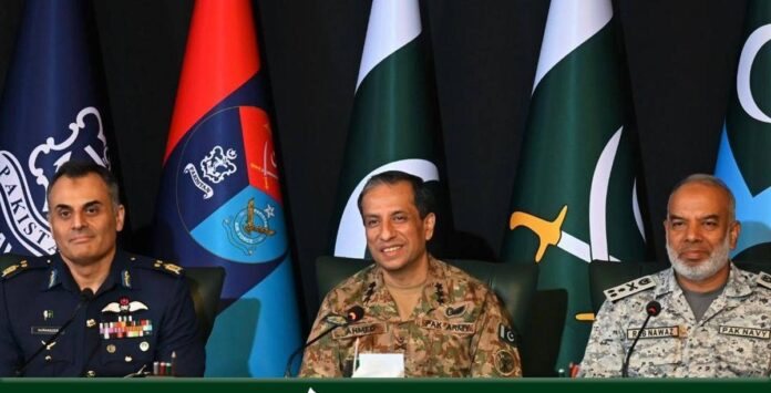پاکستان نے نہیں، بھارت نے جنگ بندی کی خواہش کی، بھارتی پائلٹ ہماری تحویل میں نہیں،جب کبھی ہماری خود مختاری یا سرحدوں کی خلاف ورزی کی گئی، ہمارا رد عمل فیصلہ کن ہوگا، اس تنازع نے ایک بار پھر سے مسئلہ کشمیر کو فلیش پوائنٹ بنا دیا، ڈی جی آئی ایس پی آر
