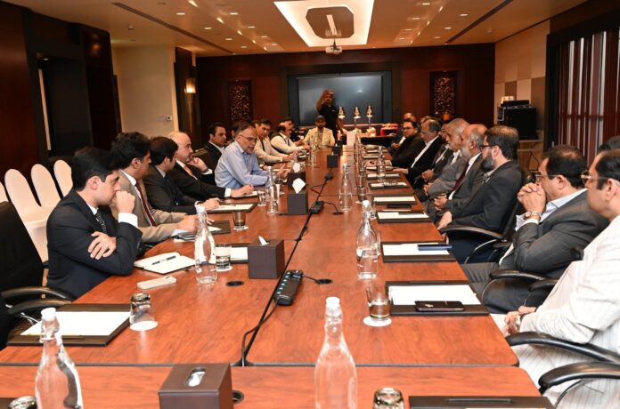 وفاقی وزیر برائے منصوبہ بندی، ترقی و خصوصی اقدامات کی پاکستان بزنس کونسل دبئی کے وفد سے ملاقات، یواے ای کے ساتھ معاشی تعلقات کے فروغ کے لئے تجاویز طلب