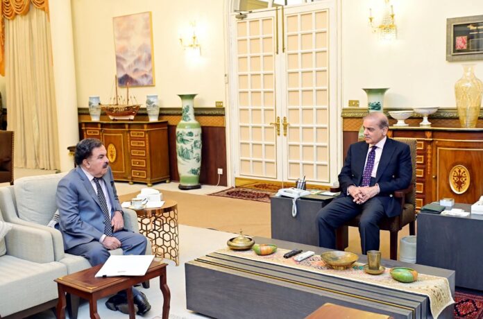 بلوچستان اور اس کی عوام کی ترقی اور فلاح و بہبود ہماری اولین ترجیحات میں شامل ہے، وزیراعظم شہباز شریف کی گورنر بلوچستان سے گفتگو
