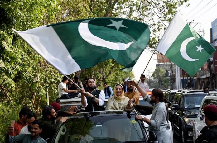 وفاقی وزیر اطلاعات عطا اللہ تارڑ کی قیادت میں اظہار تشکر ریلی، فضا ملی نغموں ونعروں سے گونج اٹھی
