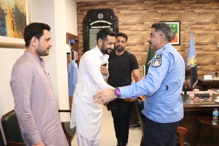 سینٹورس مال سے اغوا ہونے والے 3 سالہ بچہ اذلان انتہائی کم وقت میں بازیاب ، والدین کا اظہار تشکر