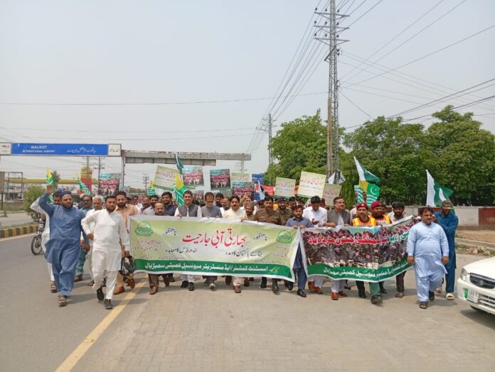 سمبڑیال انتظامیہ كے زیرِ اہتمام پاک فوج سے اظہار یکجہتی کے لئے ریلی ، بھارتی جارحیت کی مذمت کی گئی