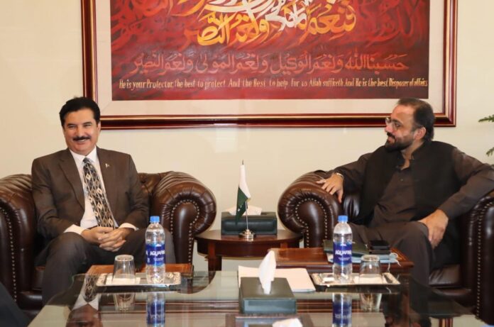 گورنر خیبرپختونخوا فیصل کریم کنڈی کی وفاقی وزیر چوہدری سالک حسین سے ملاقات