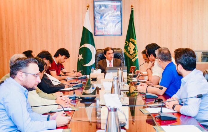 مالی سال کے11 ماہ کے دوران ریلوے نے 83 ارب روپے آمدنی حاصل کی، عید الاضحیٰ کے موقع پر پانچ خصوصی ٹرینیں چلانے کے علاوہ مسافروں کو کرایوں میں 20 فیصد خصوصی رعایت دی جائے گی، وفاقی وزیر ریلوے
