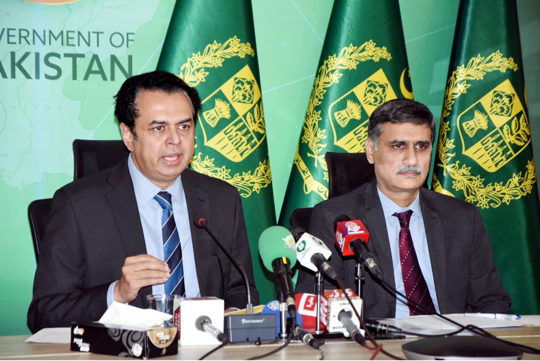 بچوں کے جنسی استحصال میں ملوث بڑا نیٹ ورک پکڑ لیا، بین الاقوامی گینگ کے جرمن سرغنہ کی گرفتاری کیلئے اقدامات کیے جا رہے ہیں، وزیر مملکت برائے داخلہ طلال چودھری کی ڈائریکٹر جنرل سائبرکرائم کے ہمراہ پریس کانفرنس