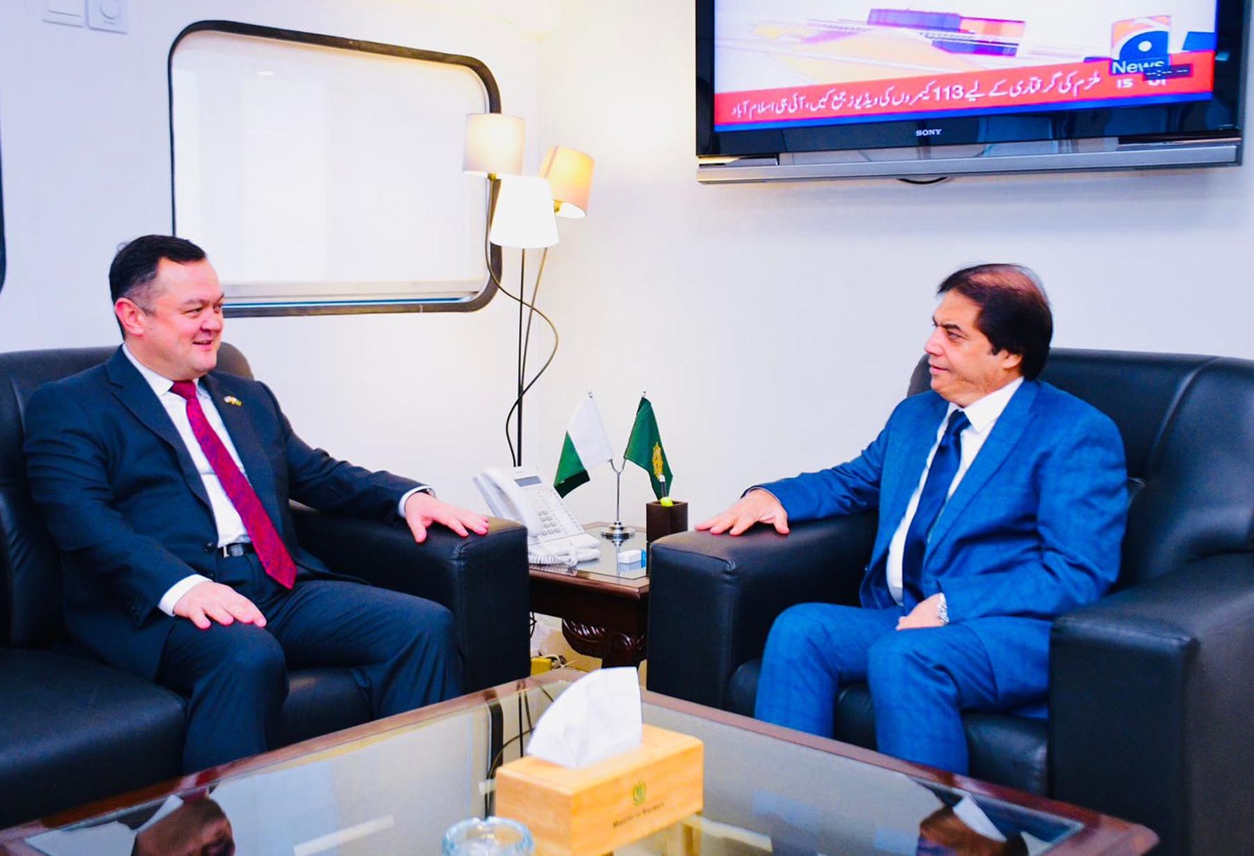 وفاقی وزیر ریلوے اور ازبکستان کے سفیر علی شیر تختائف کے درمیان ملاقات، ازبکستان-افغانستان-پاکستان ریلوے ٹرانزٹ راہ داری کے منصوبے پر تبادلہ خیال