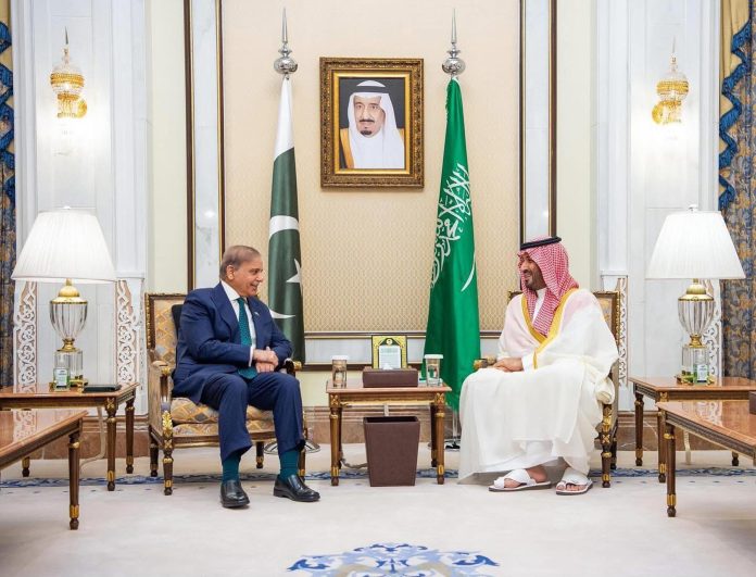 وزیراعظم شہبازشریف اورسعودی ولی عہد شہزادہ سلمان کا پاکستان اور سعودی عرب کے درمیان کثیر جہتی تعلقات کو مزید گہرا کرنے کے باہمی عزم کا اعادہ