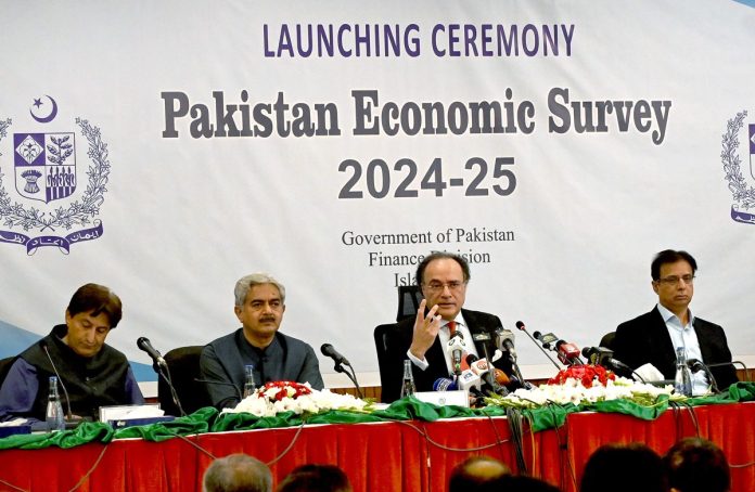سی پیک کے تحت 6.7 ارب ڈالر مالیت کے آٹھ ٹرانسپورٹ منصوبے مکمل، پاکستان کا انفراسٹرکچر جدید دور میں داخل،اقتصادی سروے رپورٹ