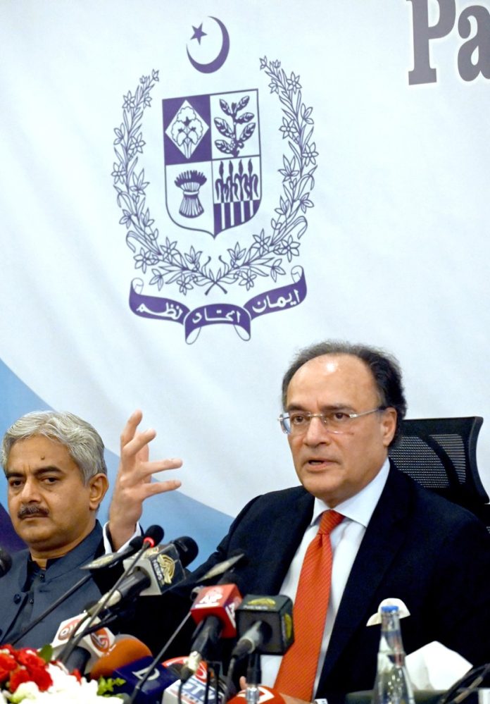 حکومت نے وقتی ریلیف سے ہٹ کر معیشت کے بنیادی ڈھانچے کو درست کرنے پر توجہ دی ہے،وزیر خزانہ محمد اورنگزیب