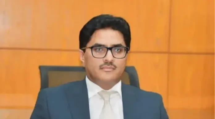 ڈپٹی کمشنر چنیوٹ صفی اللہ گوندل کا عید کے روز ڈسٹرکٹ ہیڈ کوارٹرز ہسپتال کا دورہ