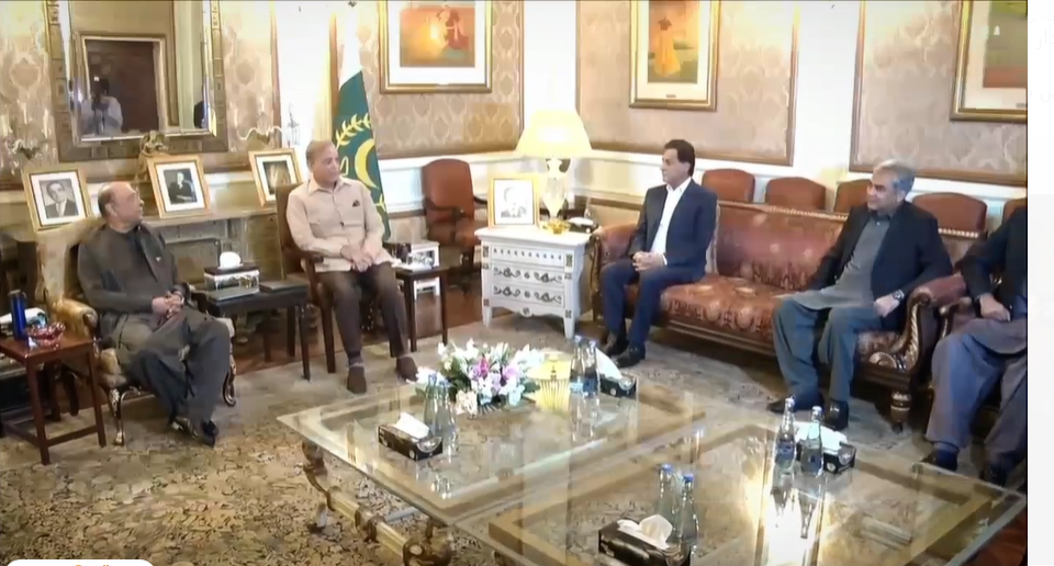 صدر آصف علی زرداری سے وزیراعظم شہباز شریف کی ملاقات ، ملک کی سیاسی اور سیکیورٹی صورتحال پر تبادلہ خیال