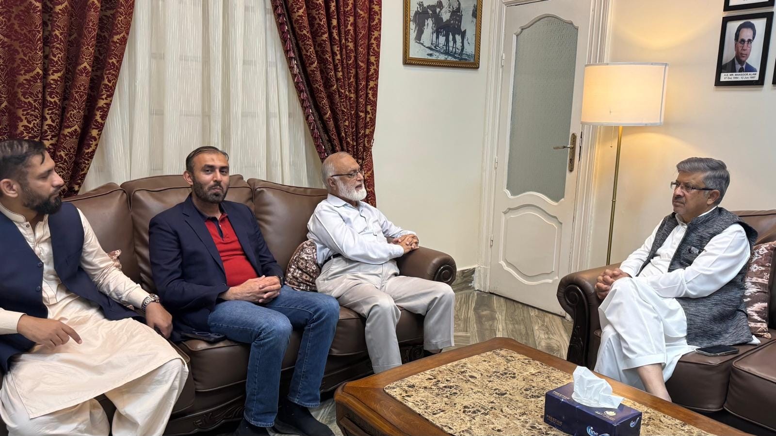 مصر میں پاکستانی سفیر عامر شوکت سے الخدمت فائونڈیشن پاکستان کے صدر ڈاکٹر حفیظ الرحمان کی ملاقات