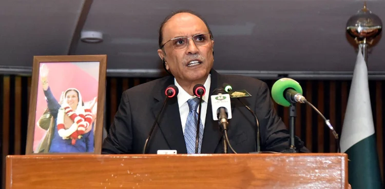 صدر مملکت آصف علی زرداری کی شِن جیانگ کے نائب گورنر کی جانب سے دیے گئے عشائیے میں شرکت