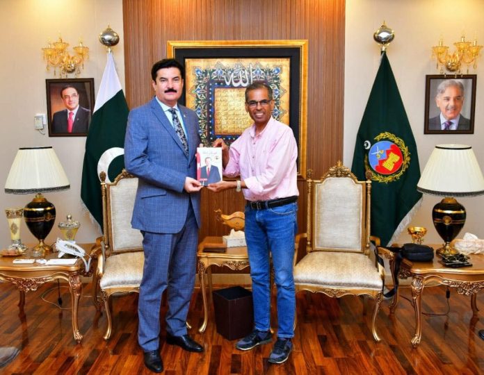 ترکیہ میڈیا ٹی آر ٹی اردو سروس کے سربراہ سینئر صحافی ڈاکٹر فرقان حمید کی گورنر فیصل کریم کنڈی سے ملاقات