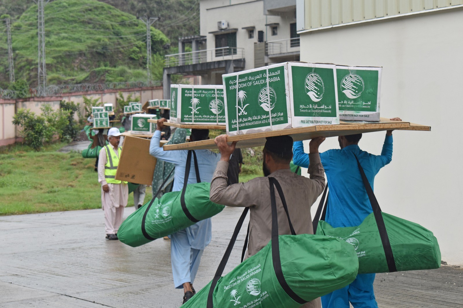 کنگ سلمان ریلیف نے آزاد جموں و کشمیر میں 4,000 متاثرہ خاندانوں میں شیلٹر این ایف آئی کٹس کی تقسیم مکمل کر لی