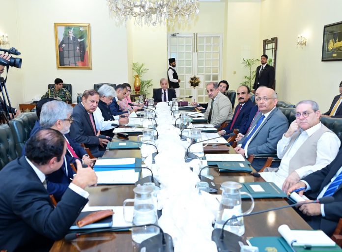 معیشت میں شفافیت کے لئے ڈیجیٹل ٹرانزیکشن سسٹم ناگزیر ہے،شہریوں اور کاروباری اداروں کے درمیان ادائیگیوں کو آسان بنانے، ڈیجیٹل سسٹم کےاستعمال بارے آگاہی بڑھانا وقت کی ضرورت ہے،وزیراعظم شہباز شریف