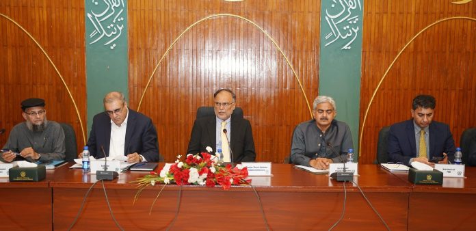 وفاقی وزیر احسن اقبال کی زیر صدارت سینٹرل ڈویلپمنٹ ورکنگ پارٹی کا اجلاس، محروم علاقوں کی ترقی کے لیے دانش سکولوں کے منصوبے کی منظوری ، 19.253 ارب روپے کے 6 تعلیمی منصوبے منظور