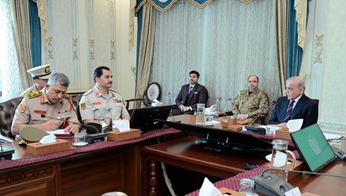 وزیراعظم شہباز شریف سے لیبیا کی مسلح افواج کے کمانڈر ان چیف لیفٹینٹ جنرل صدام خلیفہ ابو قاسم ہفتار کی وفد کے ہمراہ ملاقات