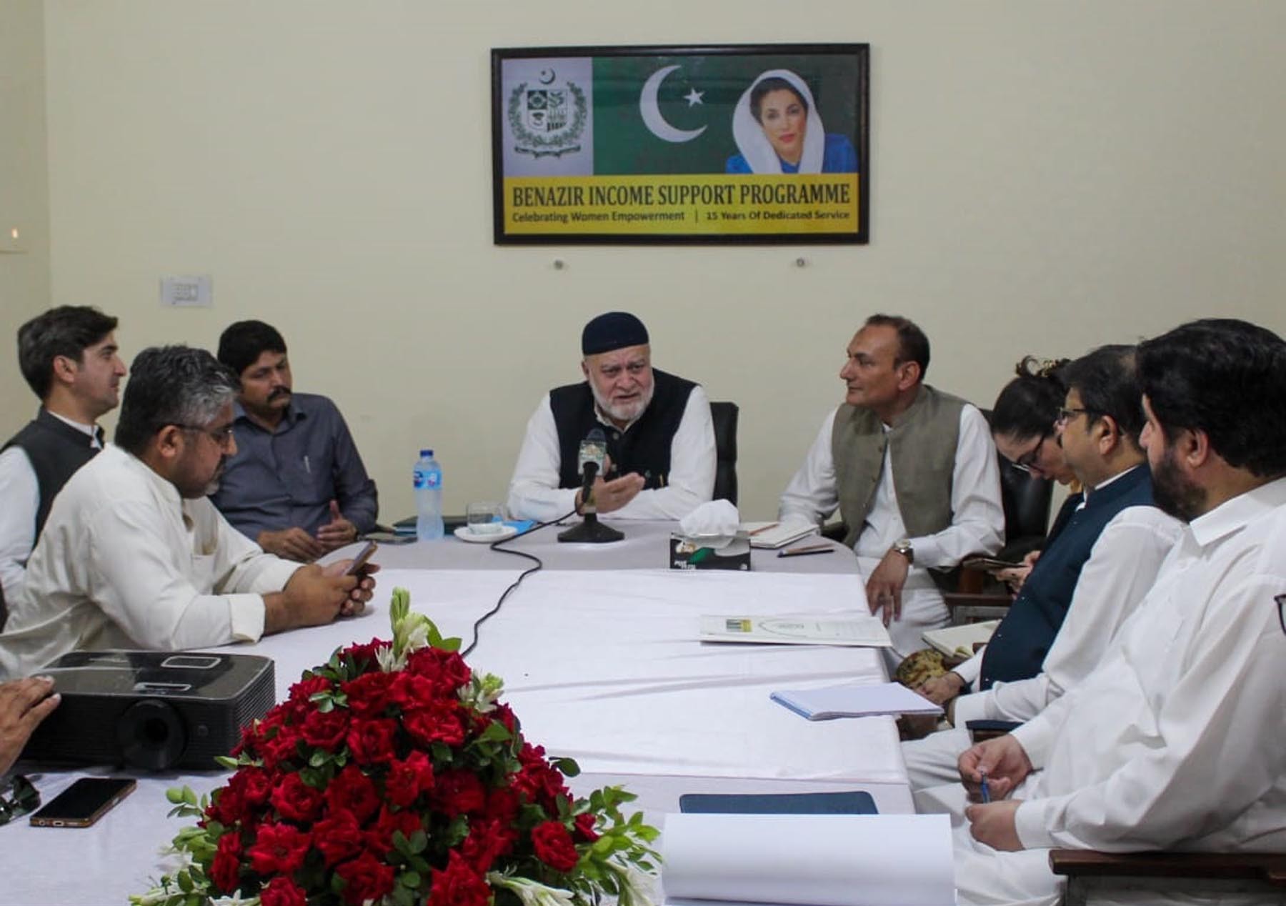 حکومت غریب بچوں اور بیواؤں کو تعلیم اور ہنر سیکھا کر اپنے پاؤں پر کھڑا کرنے کی خواہشمند ہے ، وفاقی وزیر سید عمران احمد شاہ