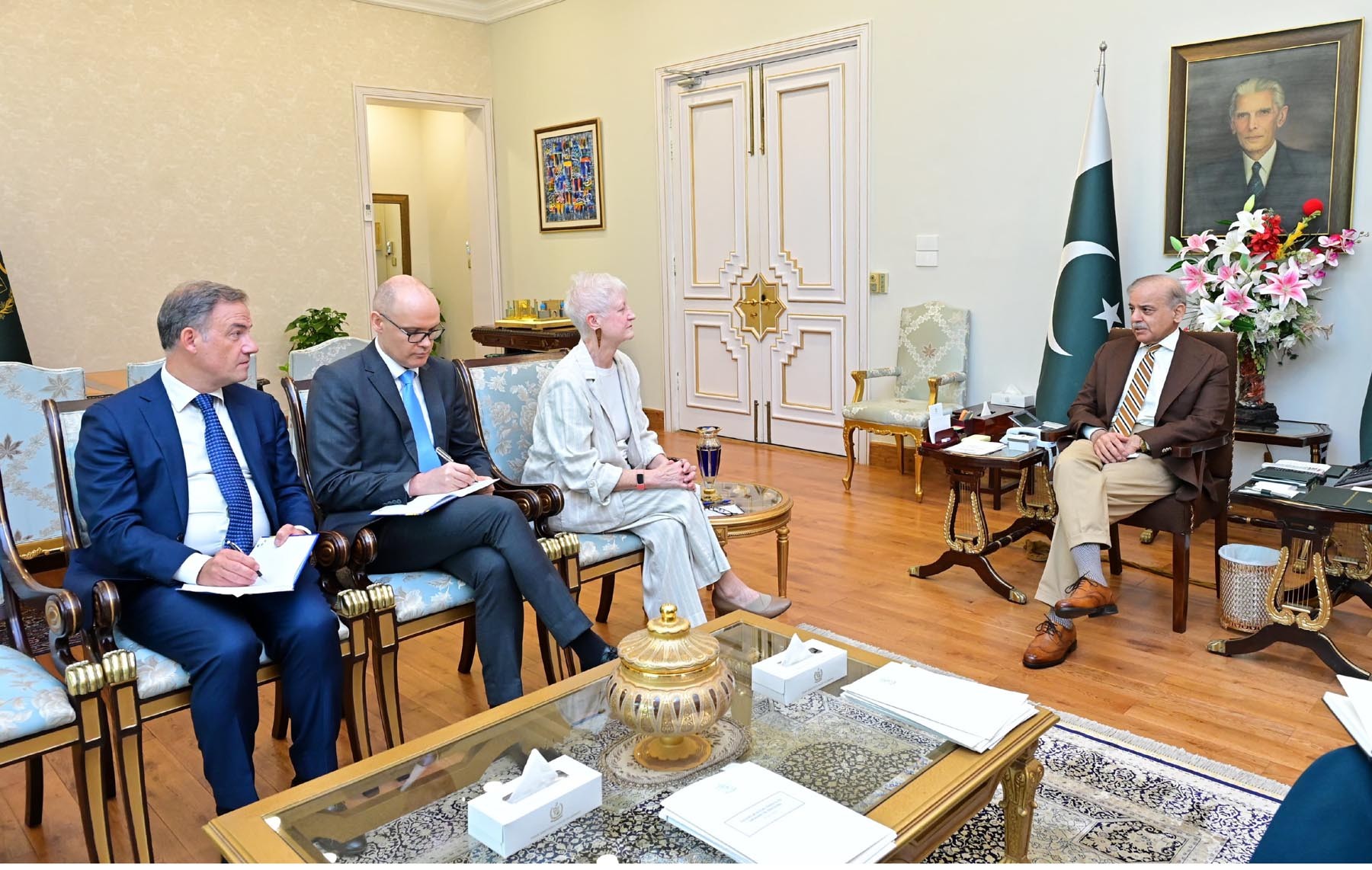 وزیراعظم شہباز شریف کی یورپی یونین کی سفیررینا کیونکا سے گفتگو