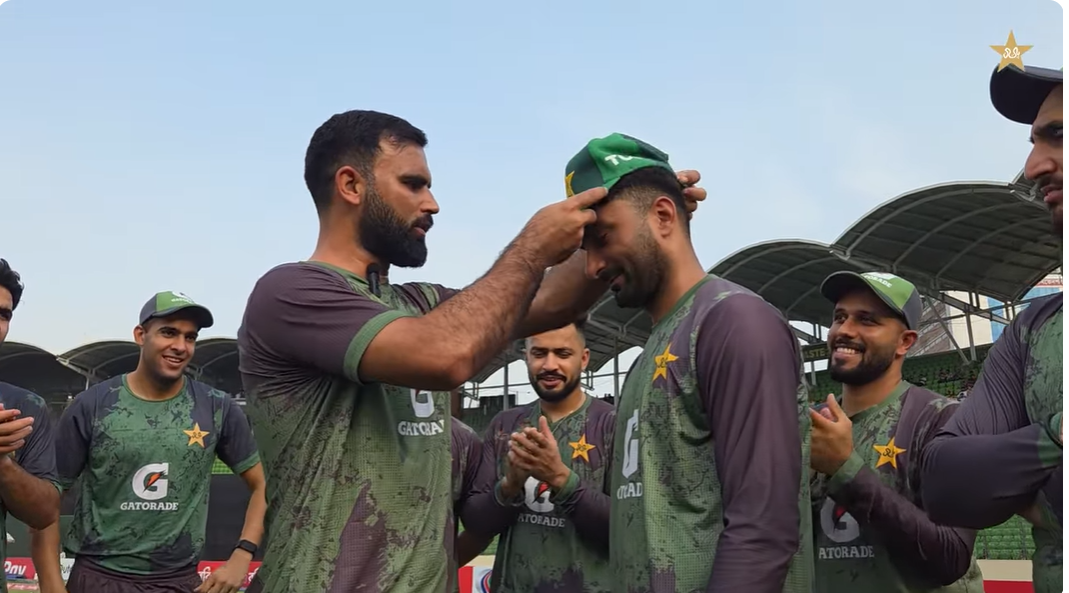 پاکستان اور بنگلہ دیش کے درمیان کھیلے جانے والے پہلے ٹی 20 انٹرنیشنل میچ میں فاسٹ باؤلر سلمان مرزا کا بین الاقوامی کرکٹ میں ڈیبیو