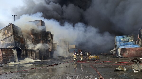 Iran: Massive gas explosion in commercial building