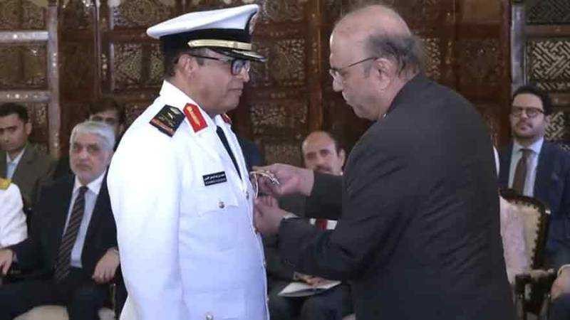 صدر مملکت آصف علی زرداری نے سعودی نیول چیف محمد بن عبدالرحمن الغریبی کو نشان امتیاز عطا کردیا