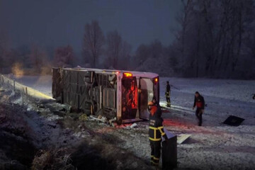 Turkey: Passenger bus crashes
