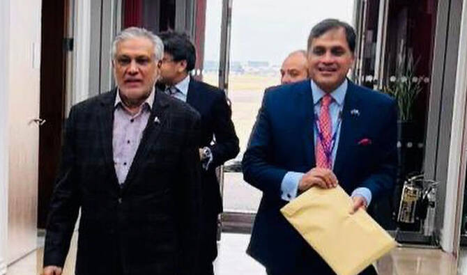 سینیٹر اسحاق ڈار سرکاری دورے پر برطانیہ پہنچ گئے