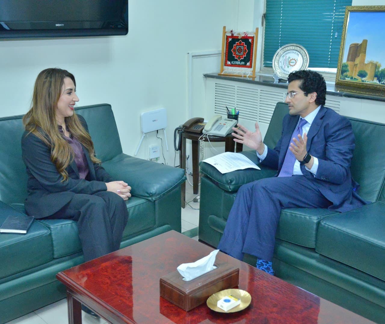 وفاقی وزیر برائے پٹرولیم علی پرویز ملک کی امریکی ناظم الامور نیتھلی اے بیکر سے ملاقات