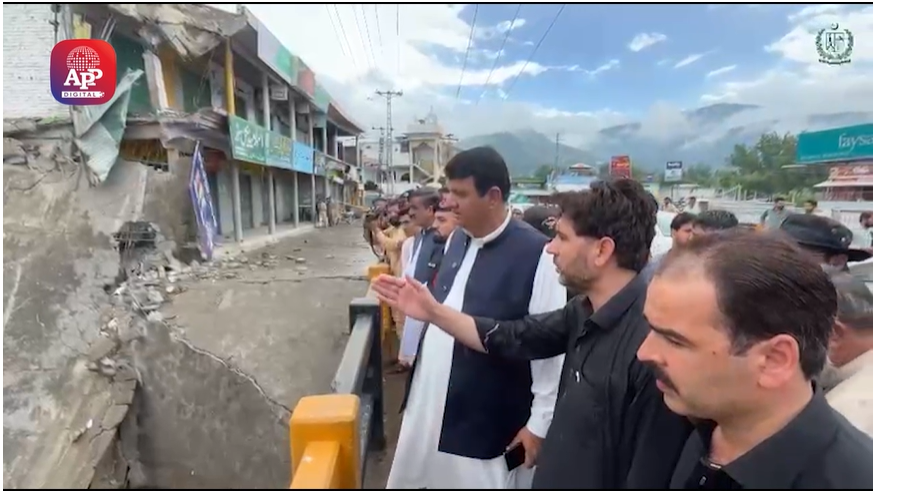 وفاقی وزیر انجینئر امیر مقام کا سوات کے علاقے منگلور میں الخدمت فاؤنڈیشن کے فلاحی کیمپ کا دورہ
