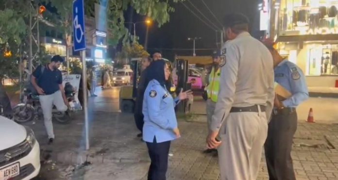 چیف ٹریفک آفیسر اسلام آباد پری گل کا بڑے تجارتی مراکز کا اچانک دورہ