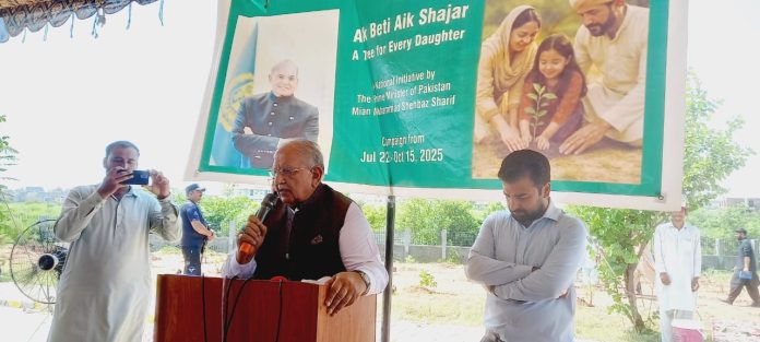 پاکستان ماحولیاتی تبدیلی سے شدید متاثرہ ممالک کی فہرست میں شامل ، ان کے اثرات سے نمٹنے کے لیے زیادہ سے زیادہ شجرکاری ضروری ہے ، وفاقی وزیر میاں ریاض حسین پیرزادہ