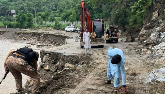 سیلاب سے متاثرہ علاقوں شانگلہ اور بونیر میں پاکستان آرمی کے انجینئرز کور کی امدادی کارروائیاں جاری