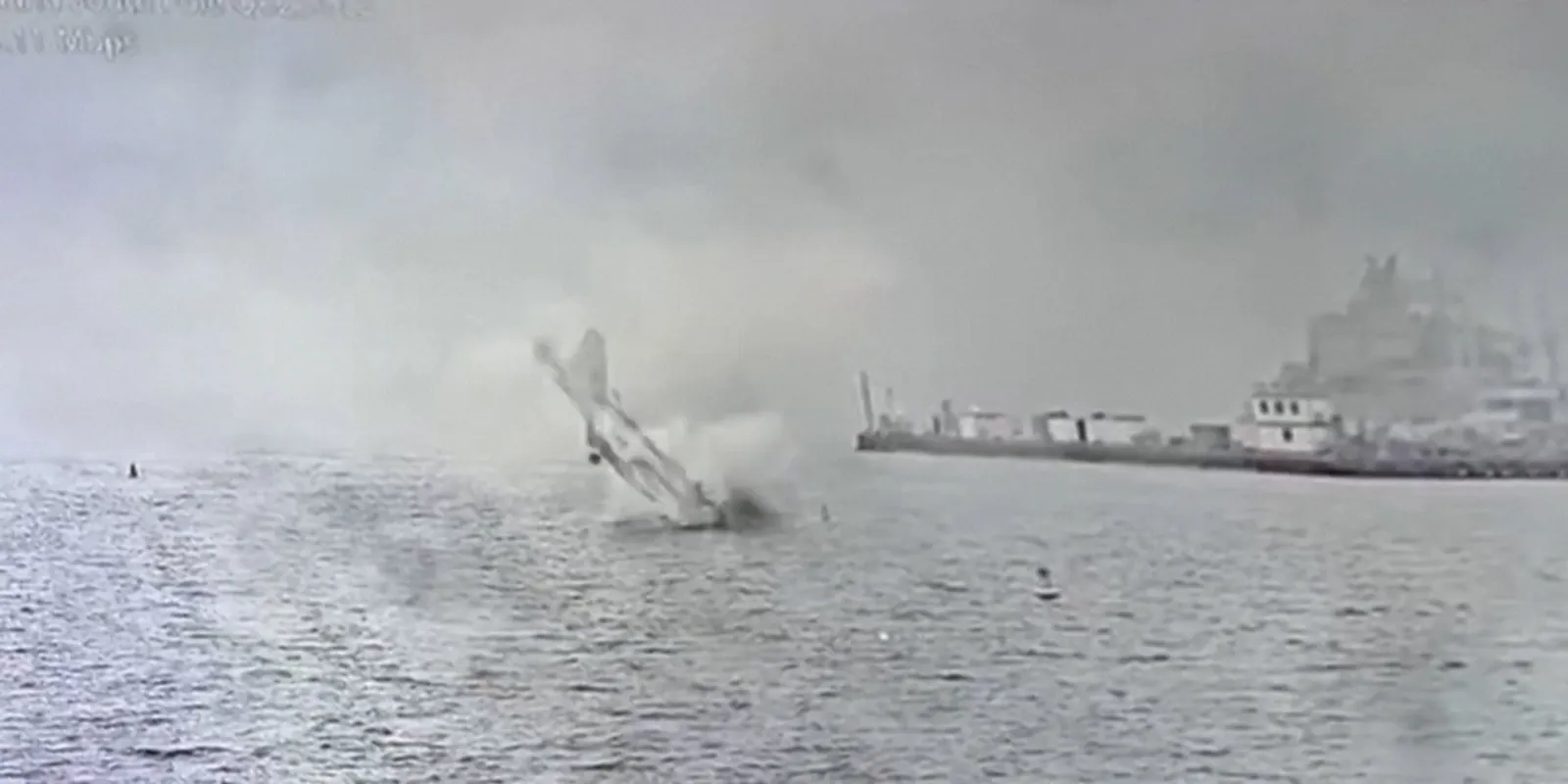 US Navy fighter jet crashes into sea