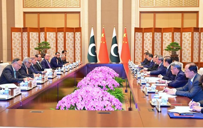 وزیراعظم شہبازشریف کی چینی ہم منصب لی چیانگ سے ملاقات،سی پیک کے اگلے مرحلے میں 5نئے کوریڈورز پر مل کر کام جاری رکھنے پر اتفاق ، مفاہمت کی یادداشتوں اور معاہدوں پر دستخط