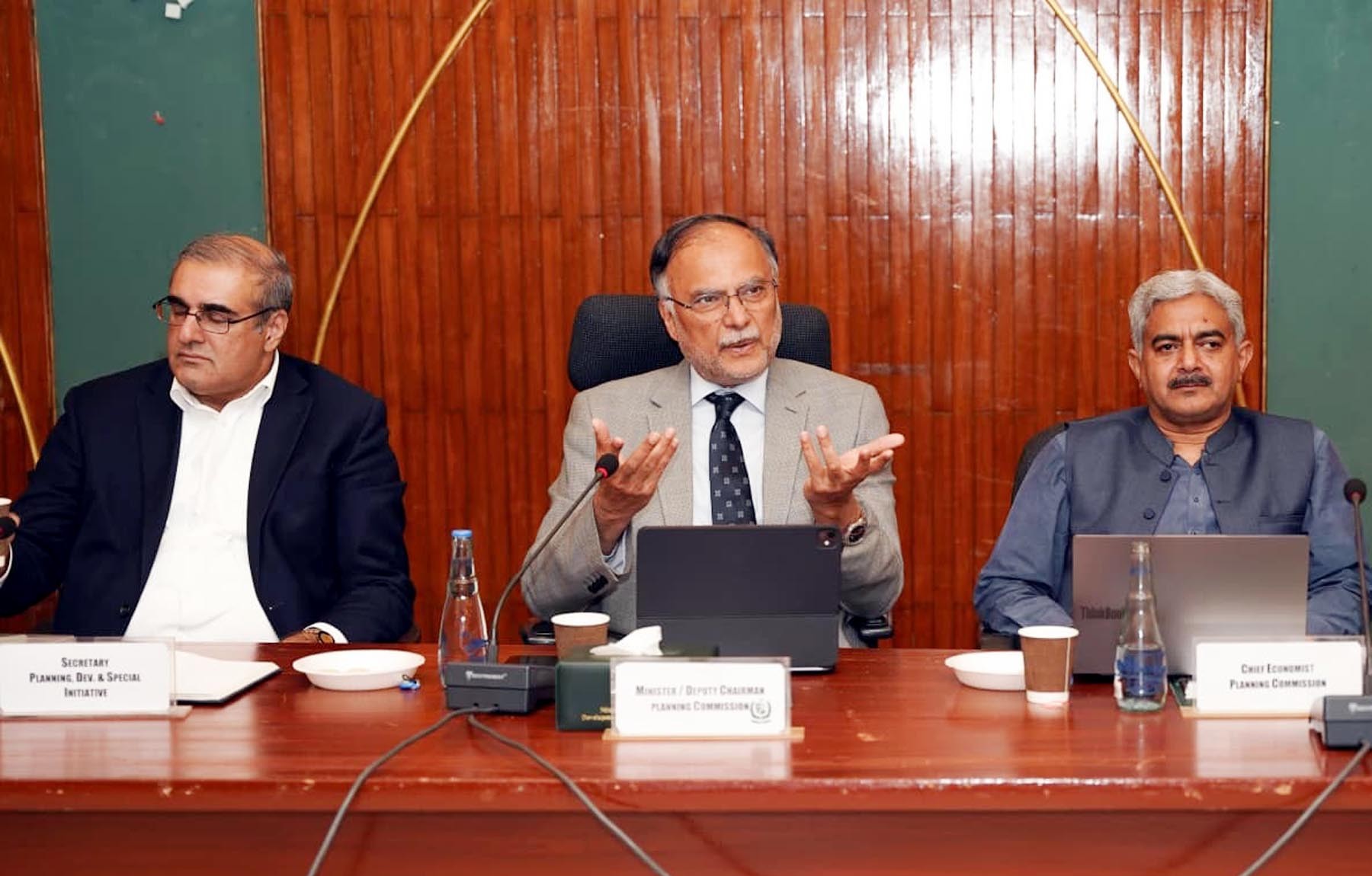 سی ڈی ڈبلیو پی نے 8 ارب روپے مالیت کے 7 ترقیاتی منصوبوں کی منظوری دیدی، 228 ارب روپے کے 4 منصوبے منظوری کیلئے ایکنک کو ارسال