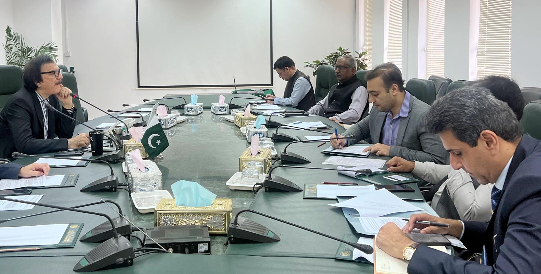 پورٹ قاسم پر دو اضافی ملٹی پرپز برتھ جلد مکمل کر لی جائیں گی،حکومت برآمدکنندگان کو زیادہ سے زیادہ سہولت فراہم کرنے میں پرعزم ہے، ہارون اخترخان