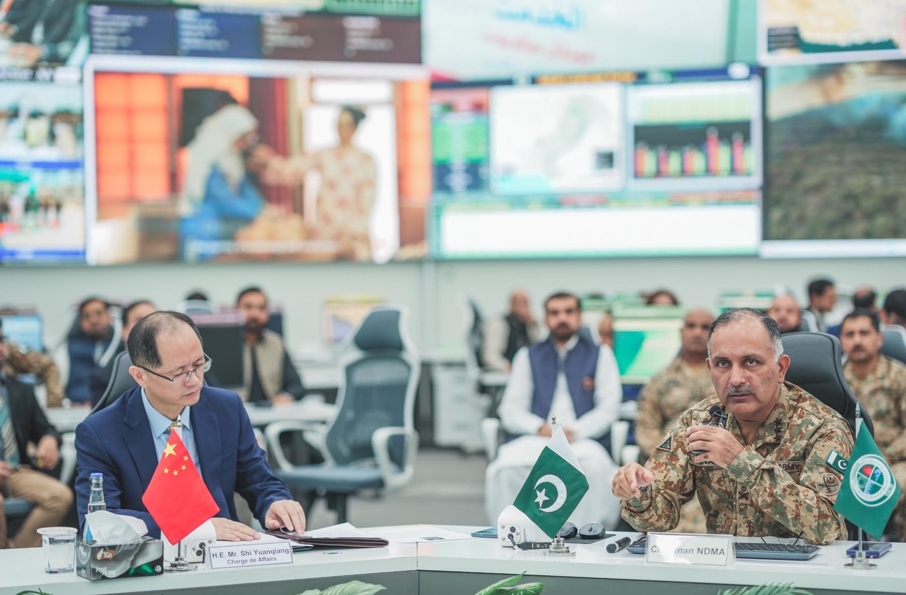 چینی ناظم الامور شی یانکیانگ کا نیشنل ایمر جنسیز آپریشن سینٹر کا دورہ، حالیہ سیلابی صورتحال کے حوالے سے بریفنگ