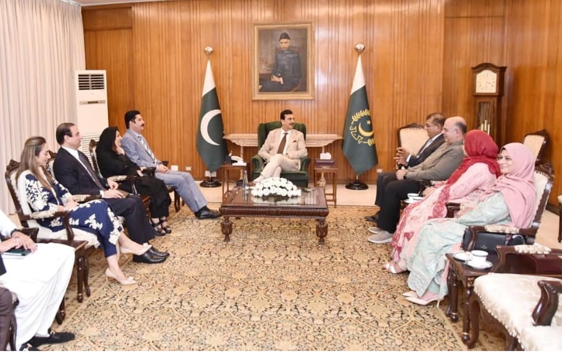 قائم مقام صدر سید یوسف رضا گیلانی سے گورنر خیبر پختونخوا فیصل کریم کنڈی کی ملاقات ، صو بہ میں سیلاب سے متاثرہ علاقوں کی امداد اور بحالی سے متعلق امور پر تبادلہ خیال