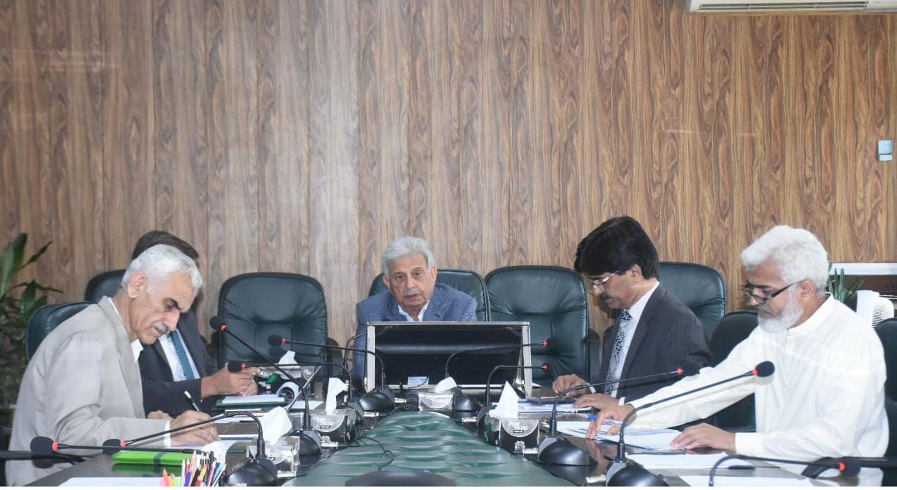 گنے کی فصل پر پائرلہ اور وائٹ فلائی کے حملے کے خلاف بروقت اقدامات کی ضرورت ہے، رانا تنویر حسین