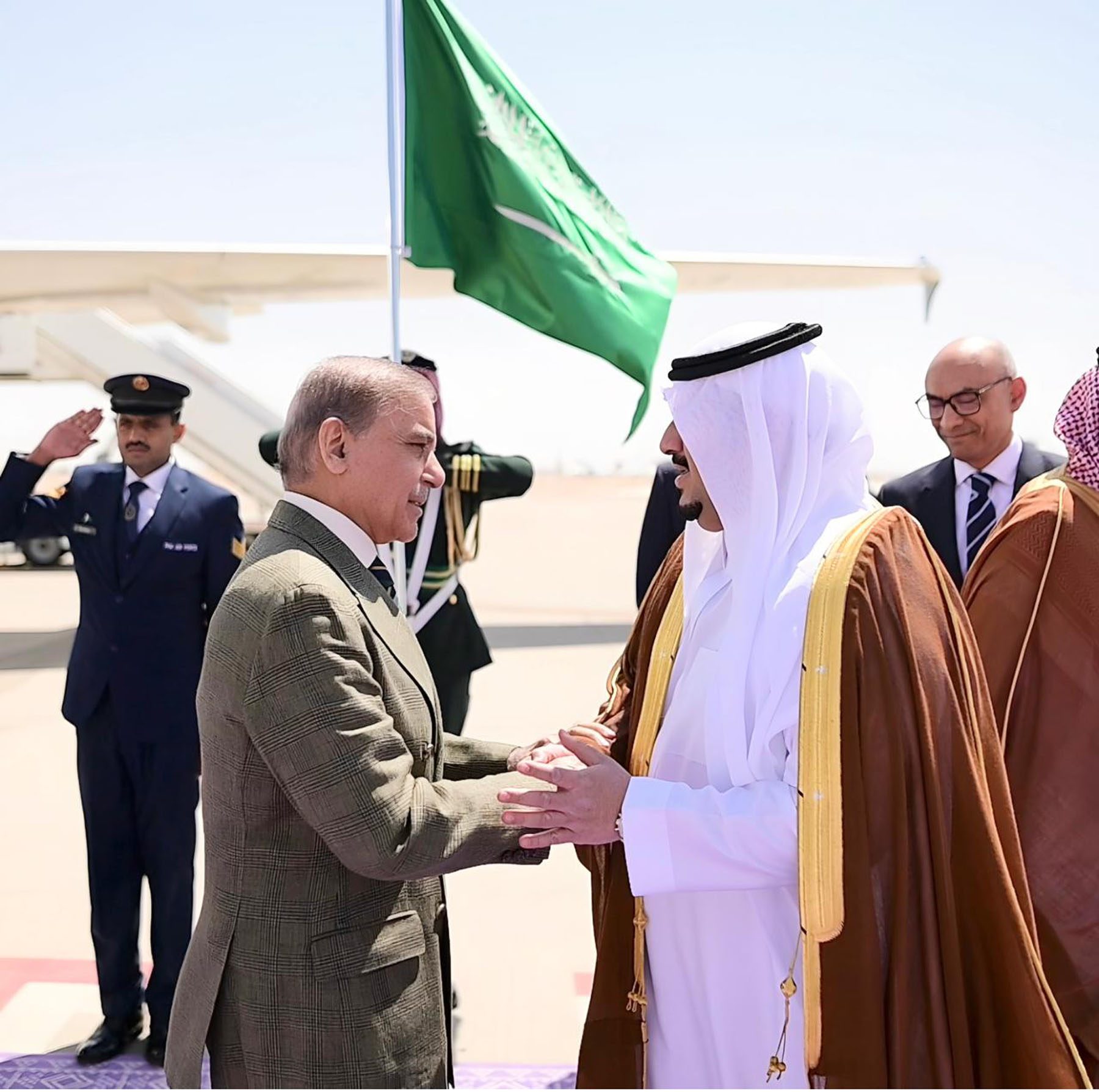سعودی عرب میں پاکستانی وفد کا شاندار استقبال اور پاک سعودی ٹاور سمیت اسلام آباد کو روشنیوں سے سجانادونوں ممالک کے درمیان تعلقات نئی جہت کی راہ پر گامزن ہونے کا مظہر ہیں