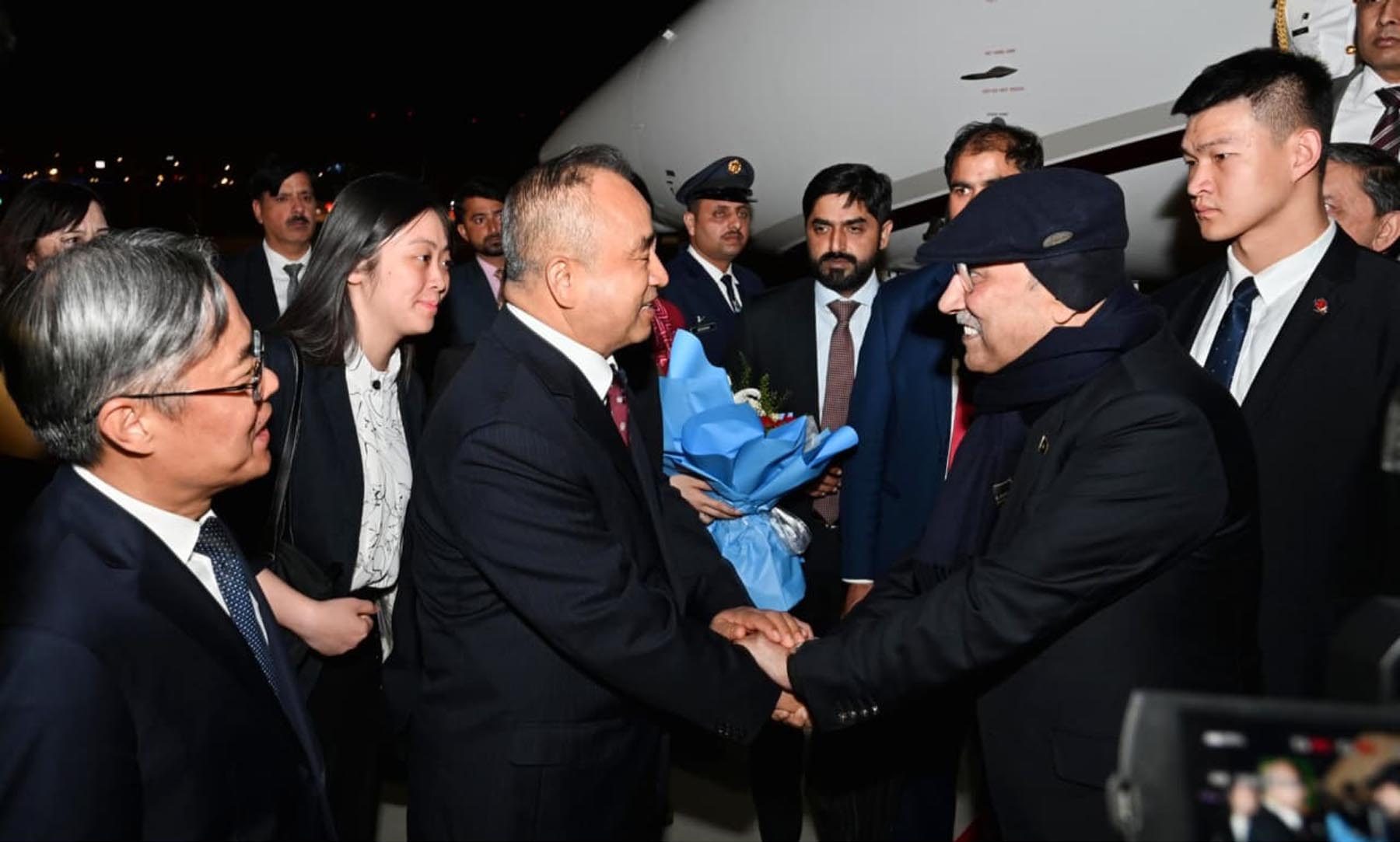 صدر مملکت آصف علی زرداری کا چین کے شہر اُرومچی پہنچنے پر پرتپاک استقبال، دور ہ سے پاک چین علاقائی تعاون کو مزید تقویت ملے گی