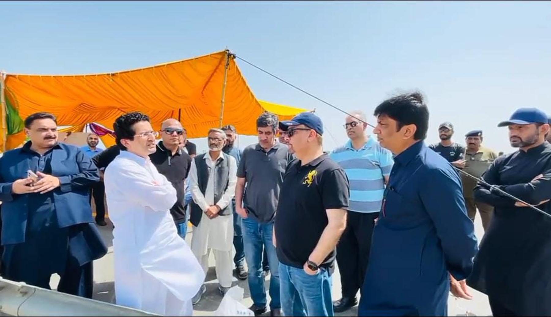 وفاقی وزیر پٹرولیم علی پرویز ملک کا جلالپور پیروالہ کا دورہ، گیس لائن و ریلیف آپریشن کا جائزہ لیا